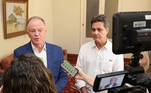 
          Imagem ilustrativa da imagem Diálogo para evitar ameaça à importação de veículos
          