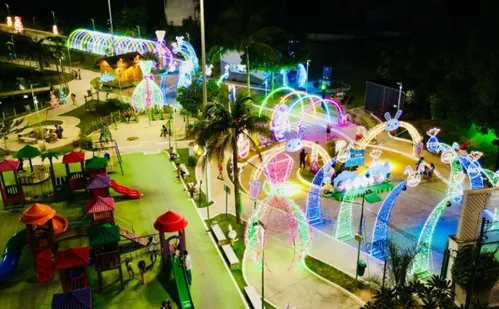 
          Imagem ilustrativa da imagem Vilas de Páscoa encantam com diversão, luzes e coelhos gigantes no ES
          