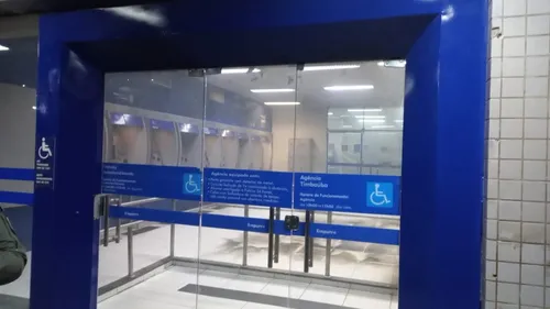 
          Imagem ilustrativa da imagem Dois homens arrombam agência da Caixa e tocam fogo no autoatendimento
          