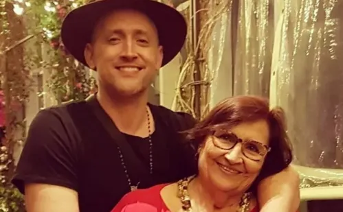 
          Imagem ilustrativa da imagem Dona Déa, mãe de Paulo Gustavo, fala sobre filho: 'Ele dizia que ia morrer cedo'
          