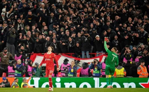 
          Imagem ilustrativa da imagem Donnarumma brilha e PSG elimina o Liverpool na Champions
          