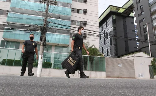 
          Imagem ilustrativa da imagem Duas mil vagas em novo concurso da Polícia Federal; inscrições começam em maio
          