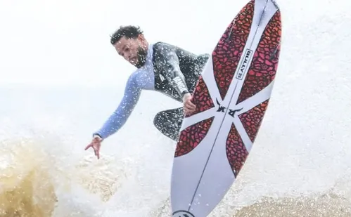 
          Imagem ilustrativa da imagem ES: Campeonato de surfe na Barra do Jucu
          