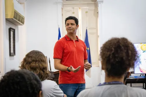 
          Imagem ilustrativa da imagem Educação abre seleção com 338 vagas para profissionais da Educação Especial
          