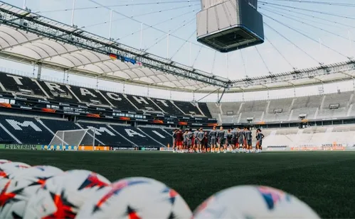 
          Imagem ilustrativa da imagem Eintracht e Spurs decidem vaga na Liga Europa com transmissão da TV Tribuna/Band
          