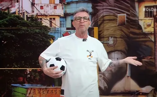 
          Imagem ilustrativa da imagem Em 'Os Donos da Bola', Neto cobra desempenho de Memphis Depay
          