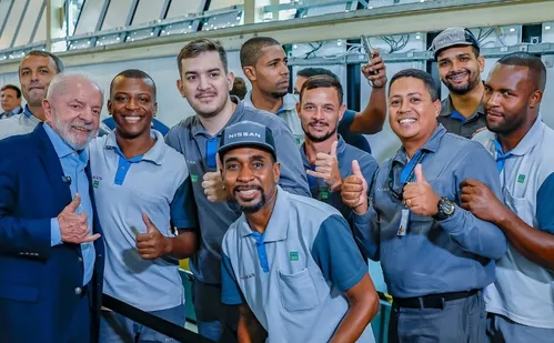 
          Imagem ilustrativa da imagem Em fábrica de carro, Lula destaca aumento de investimentos industriais
          