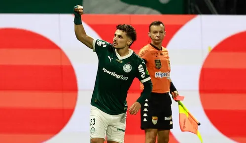
          Imagem ilustrativa da imagem Empresário de Veiga diz ter promessa do Palmeiras para vender jogador em julho
          