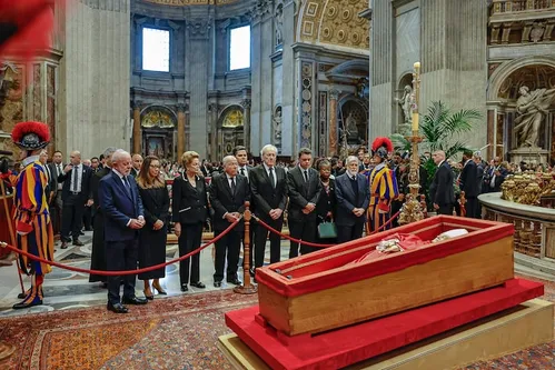 
          Imagem ilustrativa da imagem Enterro do papa Francisco: como serão as últimas homenagens no Vaticano
          