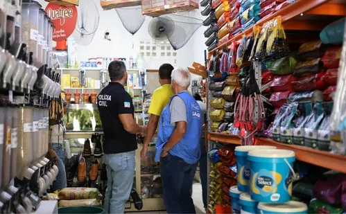 
          Imagem ilustrativa da imagem Estabelecimento é autuado por venda ilegal de chumbinho e dono é preso em Cariacica
          