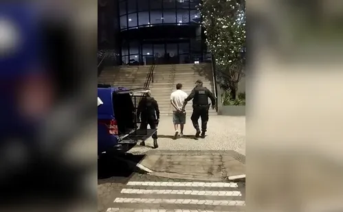 
          Imagem ilustrativa da imagem Estrangeiros são presos em Vitória por furtar objetos em carros e enviar para SP
          