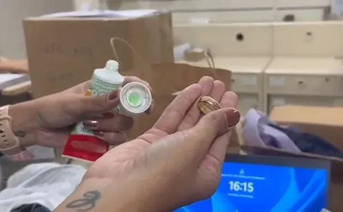 
          Imagem ilustrativa da imagem Estrangeiros são presos em Vitória por furtar objetos em carros e enviar para SP
          