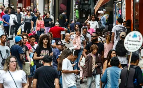 
          Imagem ilustrativa da imagem Estudo mostra que pessoas negras ganham 58% da renda de brancas
          