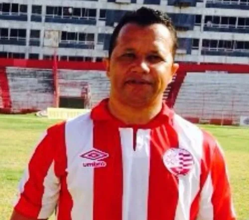 
          Imagem ilustrativa da imagem Ex-atacante Kuki, ídolo do Náutico, sofre Acidente Vascular Cerebral
          