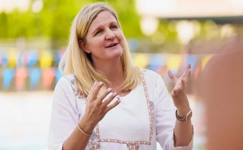 
          Imagem ilustrativa da imagem Ex-nadadora é eleita primeira mulher a comandar o Comitê Olímpico Internacional
          