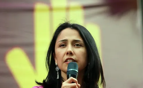 
          Imagem ilustrativa da imagem Ex-presidente do Peru pega 15 anos de prisão e esposa pede asilo ao Brasil
          