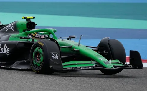 
          Imagem ilustrativa da imagem F1: Norris lidera 1º dia de testes da pré-temporada; Bortoleto supera companheiro
          