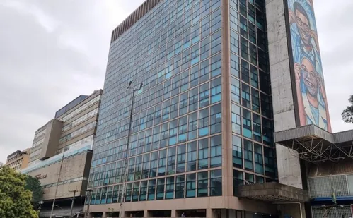 
          Imagem ilustrativa da imagem Família denuncia alunas de medicina por expor jovem que fez quatro transplantes
          