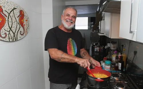 
          Imagem ilustrativa da imagem Fãs de culinária de olho  em reality com chef Jacquin na TV Tribuna/Band
          