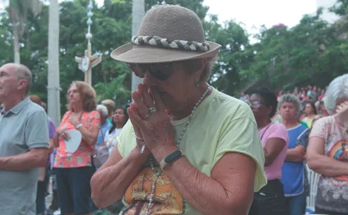 
          Imagem ilustrativa da imagem Fé, devoção e show com estrela católica no quarto dia da Festa da Penha 2025
          