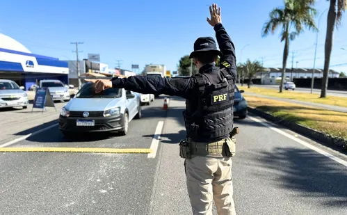 
          Imagem ilustrativa da imagem PRF amplia monitoramento de placas para rastrear motoristas com mandados de prisão
          