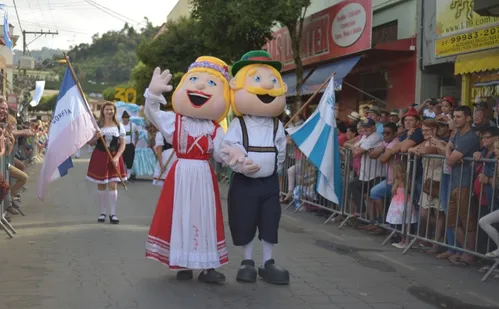 
          Imagem ilustrativa da imagem Festivais de moqueca, delícias italianas e giro pela Alemanha
          