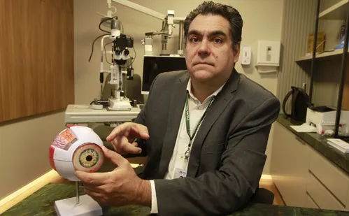 
          Imagem ilustrativa da imagem Foliãs vão parar no hospital com queimaduras nos olhos
          