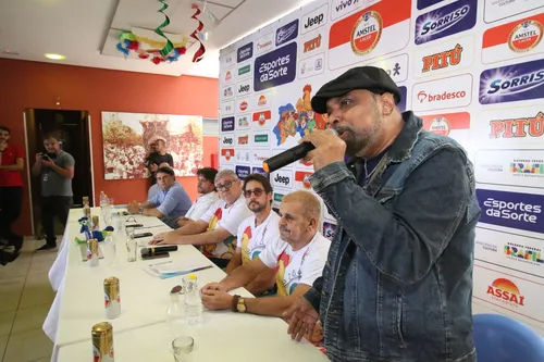 
          Imagem ilustrativa da imagem Galo da Madrugada revela detalhes do desfile deste sábado (1º)
          