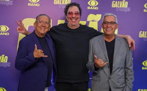 
          Imagem ilustrativa da imagem Galvão Bueno em campo com amigos!
          