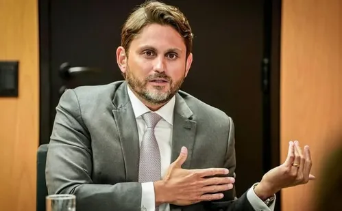 
          Imagem ilustrativa da imagem Governo vai retomar projeto sobre taxação de big techs neste ano, diz ministro
          