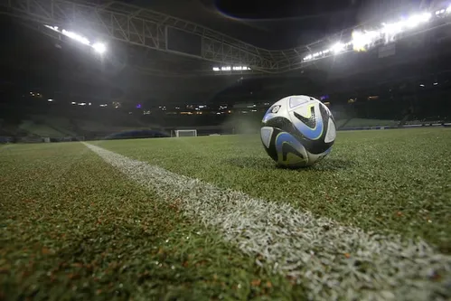 
          Imagem ilustrativa da imagem Gramado sintético aumenta risco de lesões no futebol? Veja o que diz estudo
          