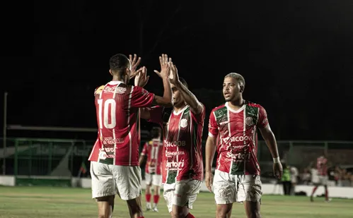 
          Imagem ilustrativa da imagem Grande disputa é contra o rebaixamento
          