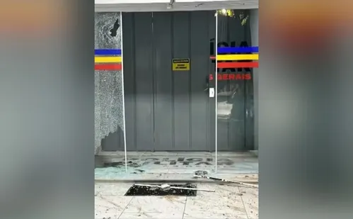 
          Imagem ilustrativa da imagem Grupo armado ataca agência bancária e quartel em Minas Gerais
          