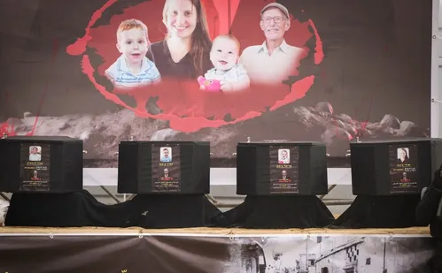 
          Imagem ilustrativa da imagem Hamas entrega a Israel corpos de mãe, criança e bebê da mesma família
          