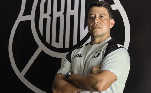 
          Imagem ilustrativa da imagem Helder Souza, preparador físico: “Eu sou movido a desafios”
          