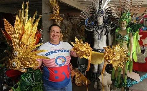 
          Imagem ilustrativa da imagem Histórias de amor e dedicação ao Carnaval
          