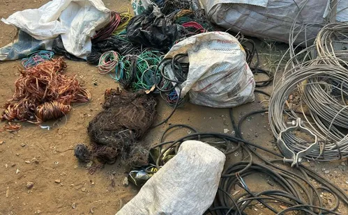 
          Imagem ilustrativa da imagem Homem de 64 anos é preso por receptação de material de telefonia e cabos de cobre
          