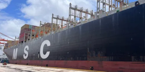 
          Imagem ilustrativa da imagem Homem é encontrado morto dentro de navio estrangeiro atracado em Suape
          