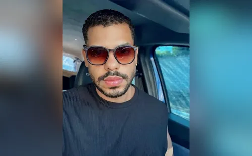 
          Imagem ilustrativa da imagem Homem em carroceria de caminhonete morre após veículo capotar em Guarapari
          