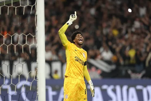 
          Imagem ilustrativa da imagem Hugo Souza sofre lesão na coxa e pode desfalcar o Corinthians por até oito partidas
          