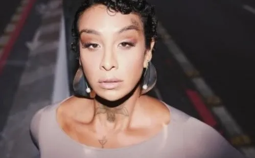 
          Imagem ilustrativa da imagem Internada, Linn da Quebrada reaparece nas redes e agradece apoio dos fãs
          