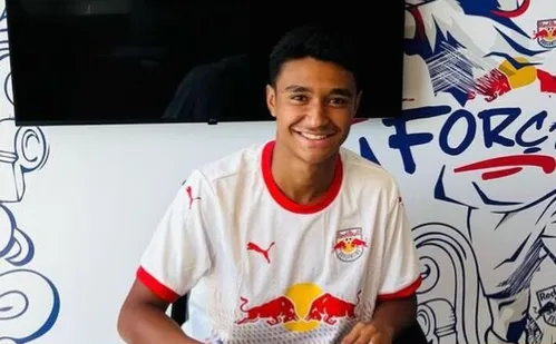 
          Imagem ilustrativa da imagem Jogador do Bragantino passa por cirurgia após acidente, mas estado é ‘gravíssimo’
          