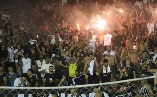 
          Imagem ilustrativa da imagem Jogadores do Rio Branco comemoram classificação para a segunda final consecutiva
          