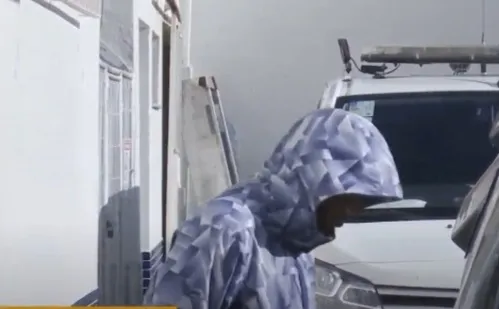 
          Imagem ilustrativa da imagem Ladrão propõe sexo oral para devolver objetos roubados de adolescente em Vila Velha
          