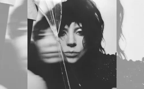 
          Imagem ilustrativa da imagem Lady Gaga em versão intimista
          