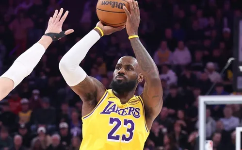 
          Imagem ilustrativa da imagem LeBron James se torna o primeiro jogador da história da NBA a atingir 50 mil pontos
          