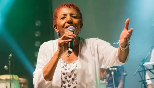 
          Imagem ilustrativa da imagem Leci Brandão passa mal em show e é levada ao hospital
          