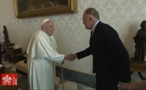 
          Imagem ilustrativa da imagem Governador Renato Casagrande saúda novo Papa
          