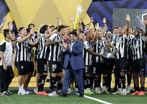 
          Imagem ilustrativa da imagem Leila Pereira e John Textor se unem em apoio para reeleição de Ednaldo Rodrigues na CBF
          