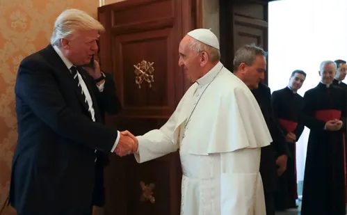 
          Imagem ilustrativa da imagem Líderes mundiais lamentam morte do Papa Francisco; veja repercussão
          